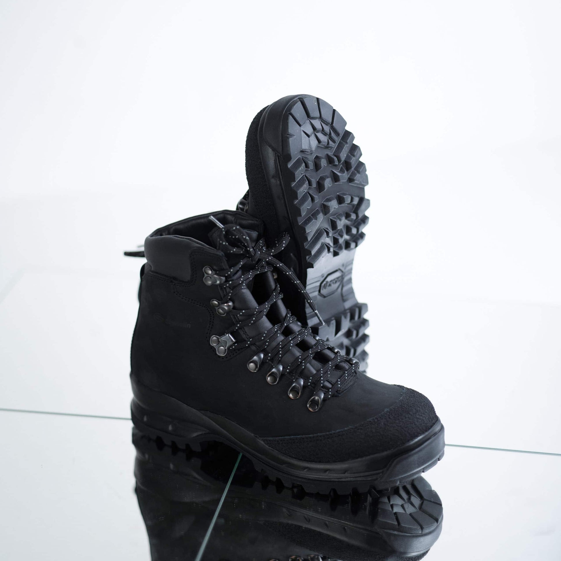 553P Black Hiking Boots