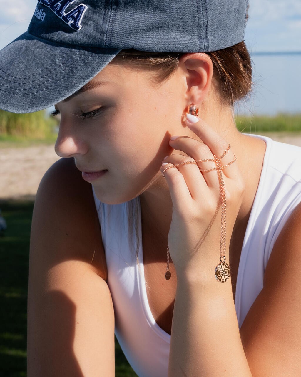 Illumi Infinity Pendant Necklace