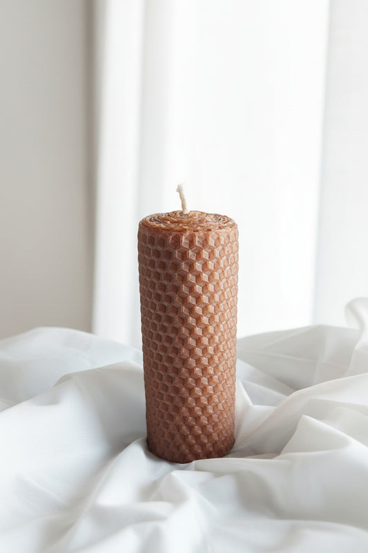 Kanervan sävyinen pöytäkynttilä mehiläisvahasta