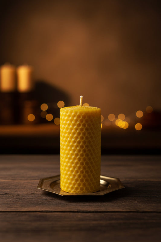 Keltainen pöytäkynttilä mehiläisvahasta