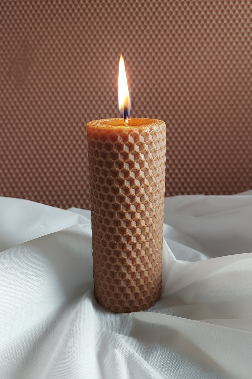 Kanervan sävyinen pöytäkynttilä mehiläisvahasta