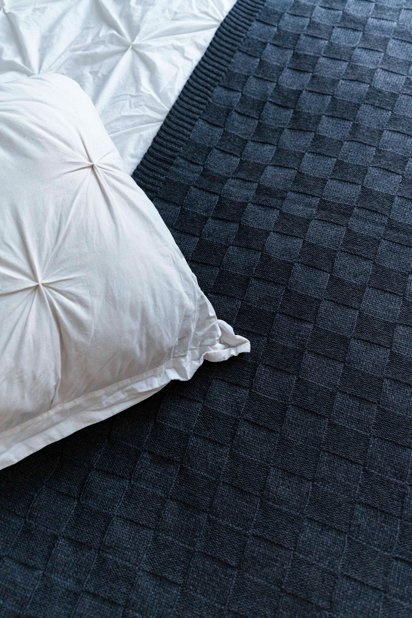 Square merino throw - Charcoal grey
